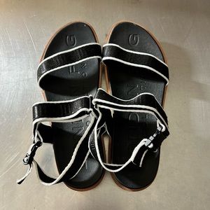 London Fog Black Buckle Sandals - Size 8